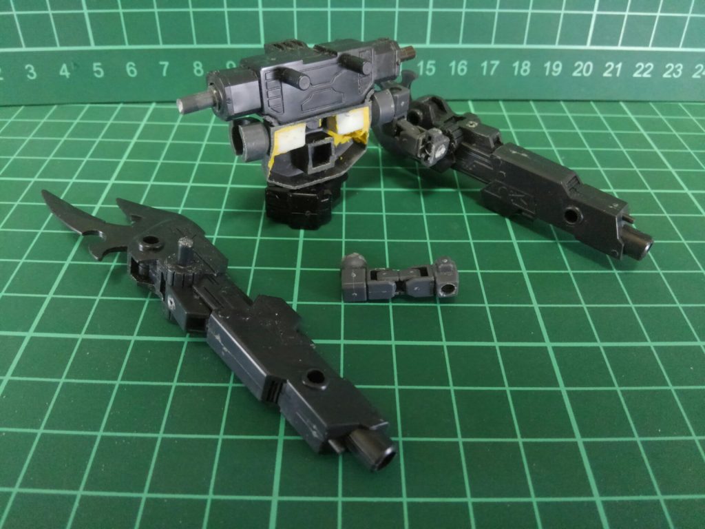 武化舞可の大筒は基部が固定されていたので、ボールデンアームズ等を使い脇から背面へ取り回し出来る様に接続アームを製作。