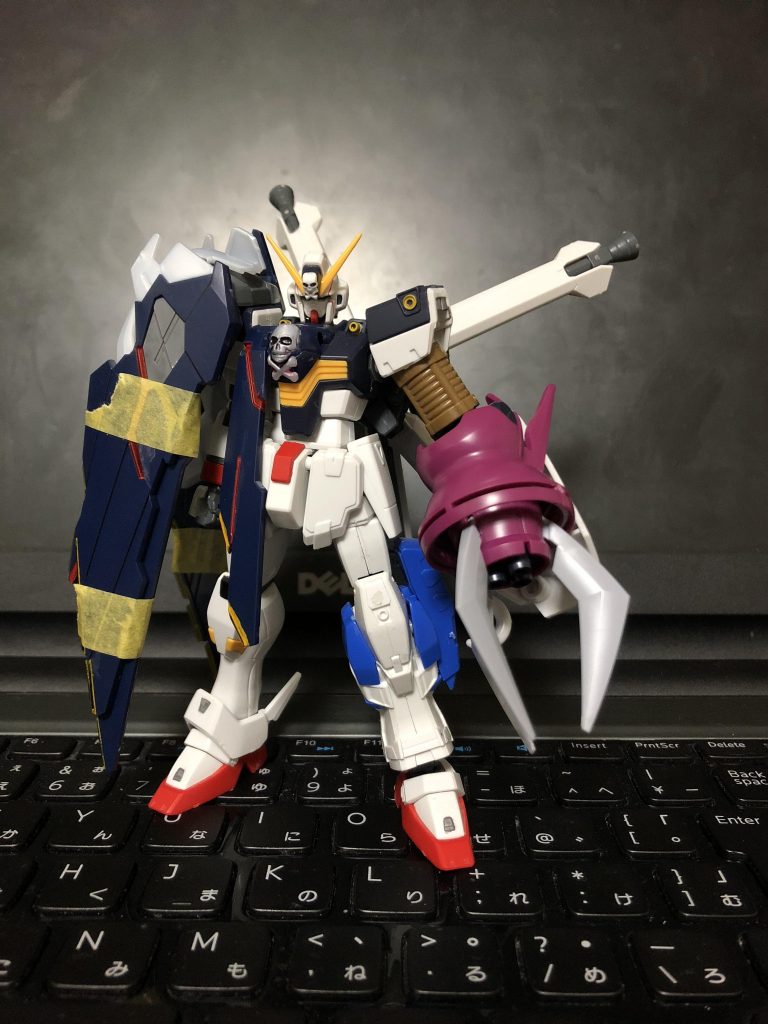 初期案
海賊だからなんか爪つけたいと思い、ジャンクから拾ってきたものを付けて、そこからアシンメトリーにしようとクロボンの足の長さに合うものを見繕った。