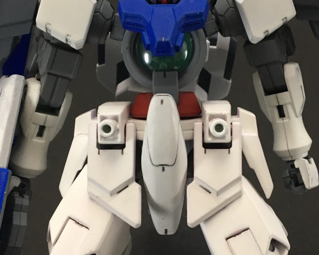 装備2 GNビームキャノン/GNビームサーベル
1号機と同じく腰部にビームサーベルをマウント、
ビームキャノンとしても使える
装備はこれだけ、以下からポージングです。