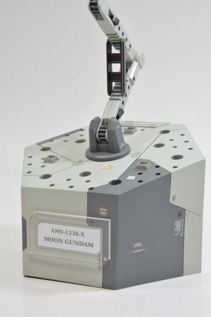 キット付属の台座もプラ板と市販パーツを使えばお手軽にオリジナル台座へと変身するのでおススメです!