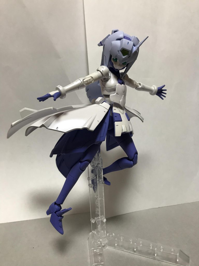 実はパール塗装をしているので反射でパープルに光ります。しかしアメジストパープルがちょっと黄色いからムーンストーンを混ぜて白みを上げても黄ばんだ感じになってしまった(´Д`)アゥ...