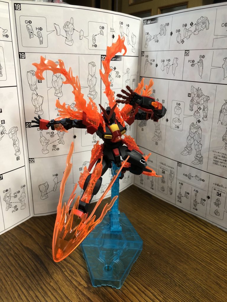 エクスプロジオンフォルム
所々の装甲をパージ、エネルギーをなりふり構わず消費し続けることで炎を噴出させ機動力、攻撃力を大幅に強化できる
発動後は機体が損壊してしまうのが欠点