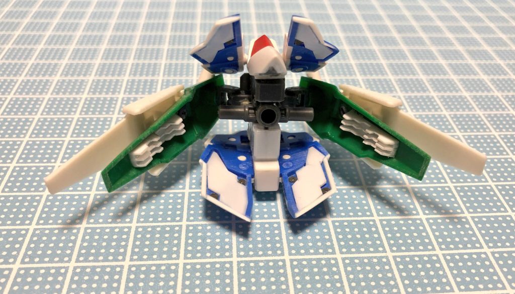 下手くそなりにスカート裏のディテールを入れていました。