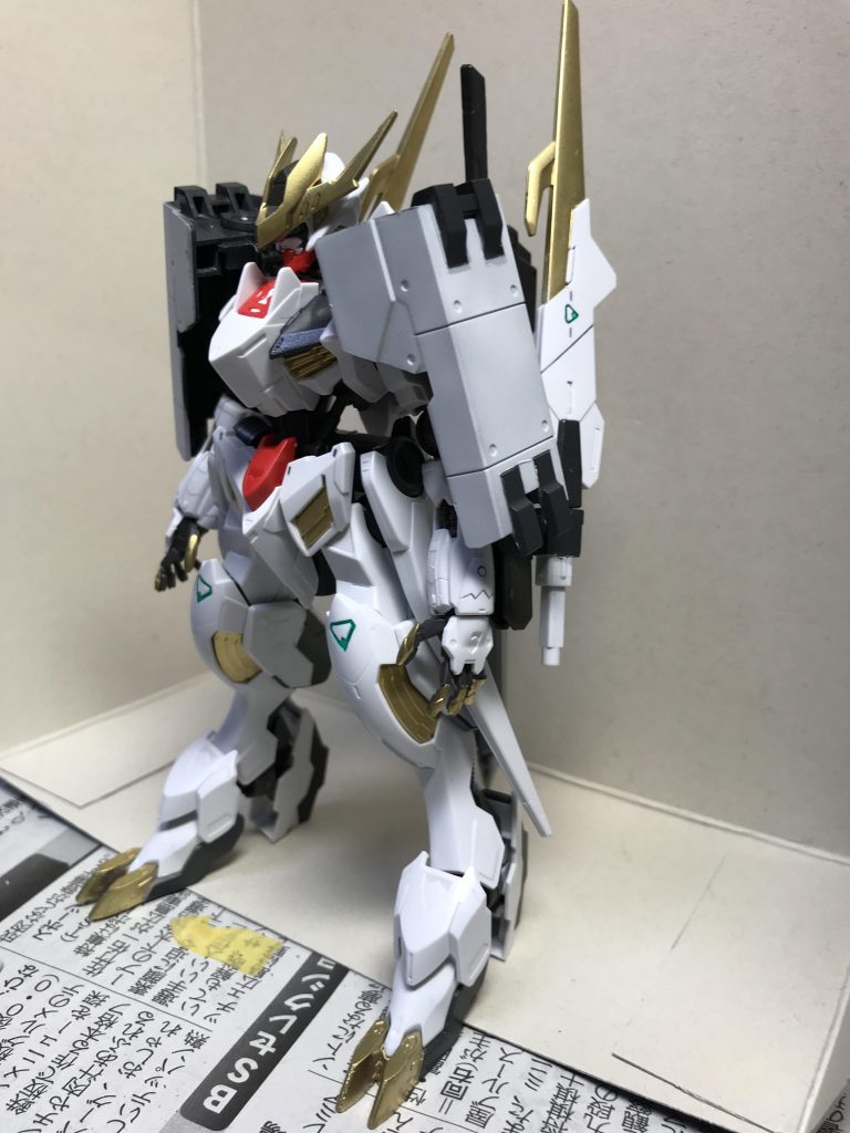 ミキシングですが、ほぼルプスレクスです。
腕とバックパック、サイドアーマーはルプス、肩はオプションセットのアーマーを使用しています。