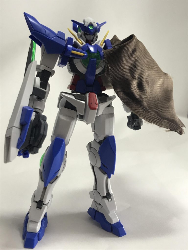 正面斜めから
普通に立たせているだけですが、マントにタイを仕込んでいるので膨らませているように見せています。