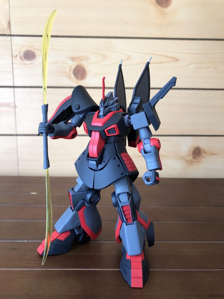 ディジャル(ディジェ-R)
兄の機体。主に接近戦を担当。武装もビームライフルとビームナギナタを装備し、ナギナタは中央で分割して二本のビームサーベルとしても使用できるようにしてある。予想外の動きをして相手を撹乱する。本能で動くタイプ。