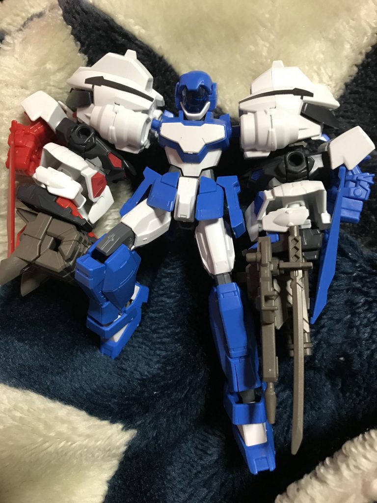 腕がデカすぎて上に上げてもすぐ元に戻りますww