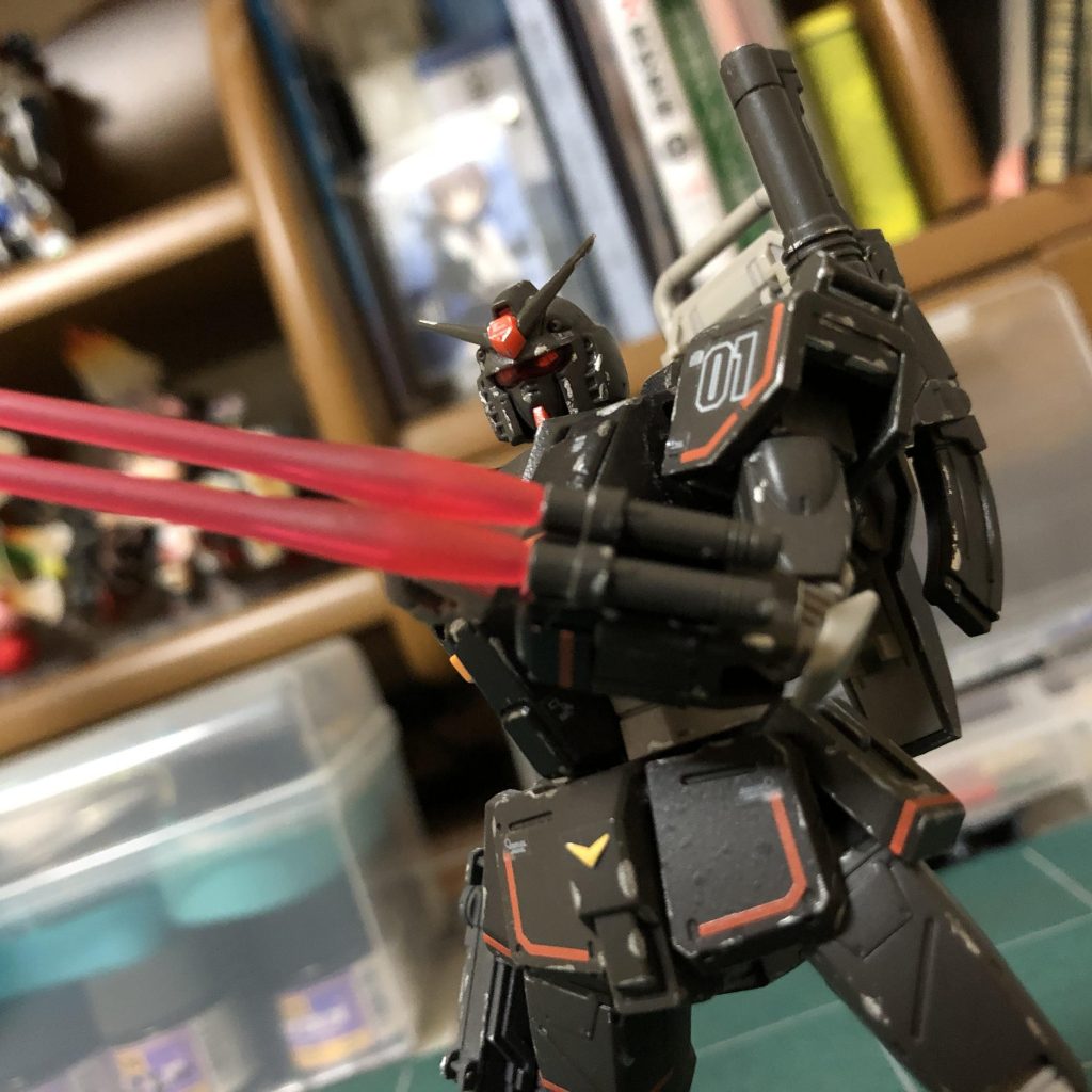 溢れるラスボス感
シールドやマシンガンも懸架出来るのは本当にかっこいい…
しかも腕にサーベル2本同時発振出来るとかとんでもねぇ…!!