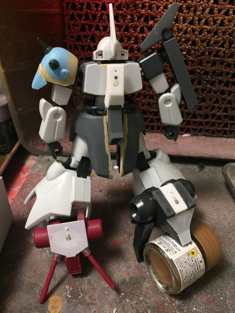 今回1番頑張ったと言えるのがこのバックパック．ザクⅢは設定上バックパックが背中に直付けではなく，腰から生える支柱に繋げているのです( ˙꒳​˙  )なしとげた…
そこにネオジム磁石接続で交換機能の追加．なしとげた( ˙꒳​˙  )