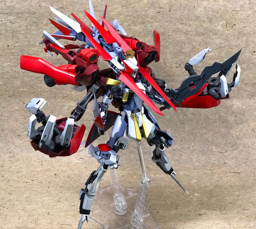 俯瞰で見るとこんな感じ。

槍から尻尾になっていたものが、最終的に髪の毛っぽいモノになっています。

さてさてアピールショットはここまでです。
（3形態で画像8枚てキツくない？）

ここからはオマケの制作工程です。