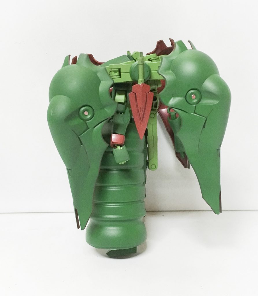 側面
新たに追加された複合バインダーは一つあたりGNライフル×2、GNフィールド発生装置、粒子タンク、サブアームを内蔵されており本機最大の戦闘手段となっている