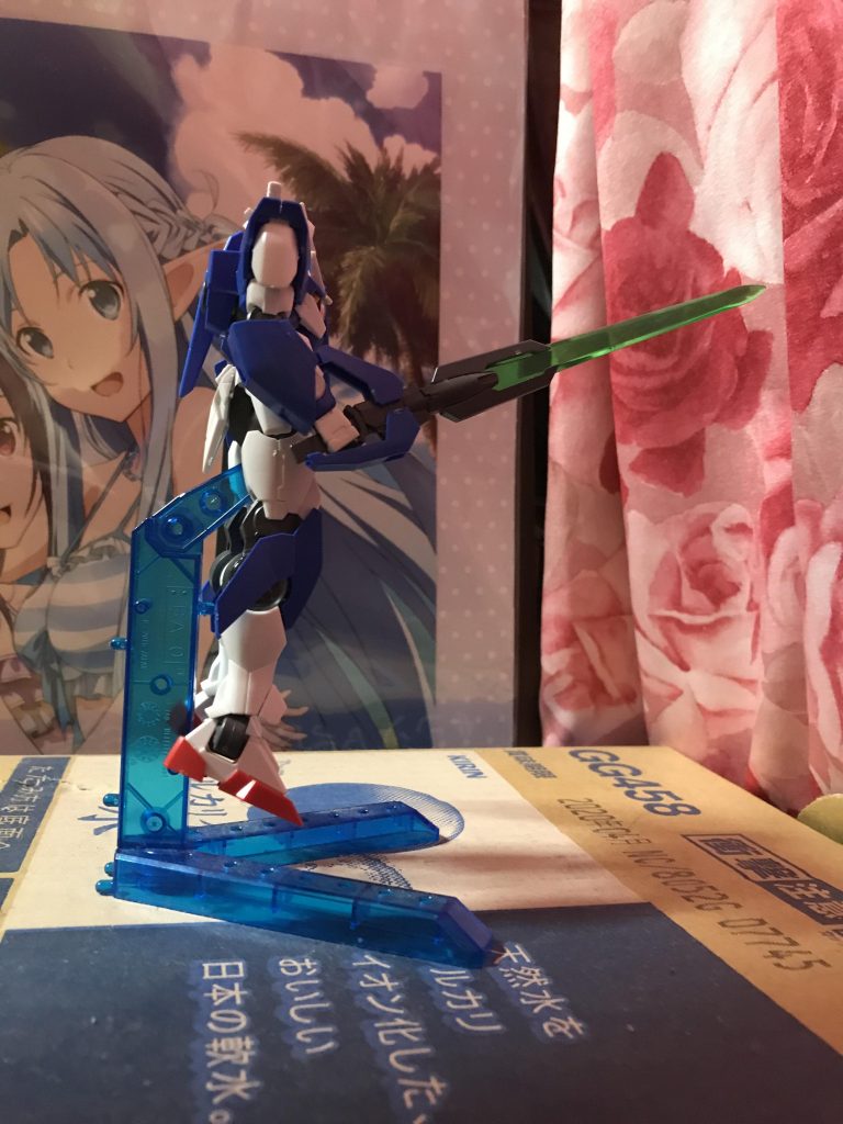 右側からです。