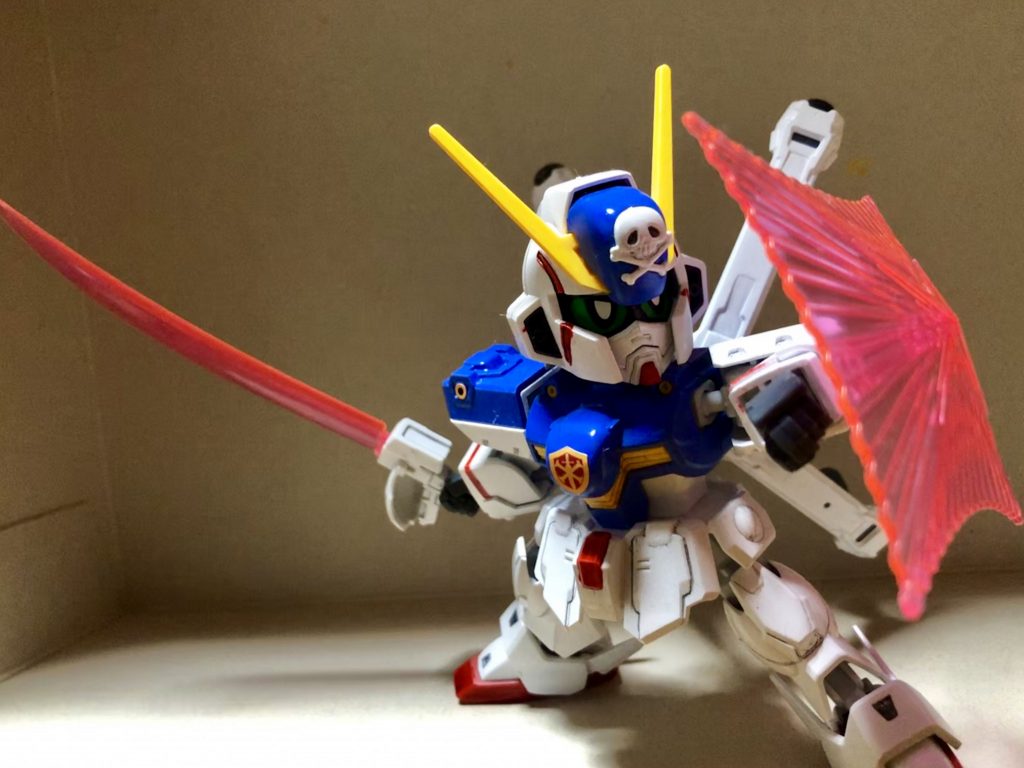 まずは基本武装であるビームザンバー&ビームシールド。二つともエフェクトはHGのX1のものを使用しました。
あまり見かけることはない組み合わせですがかなり映える組み合わせだなあと思います。