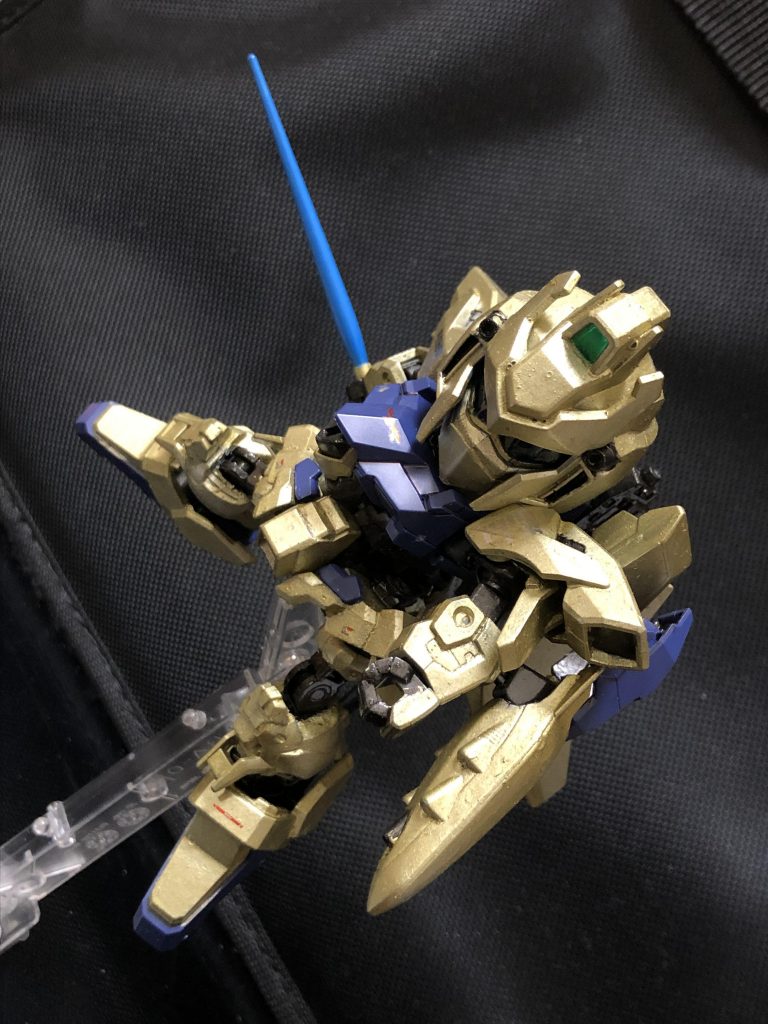 カミーユ「そうですよ、大尉！」
クワトロ「...何という事だ！この機体には...肩に百の文字が無いではないかっ！ええい、これでは百式とは言えんな。」
カミーユ「大尉！さっきから何で色とか文字で機体を見分けてるんですかっ！貴方みたいな大人...、粛正してやるっ！」

‾͟͟͞(((ꎤ๑‾᷅༬‾᷄๑)̂—̳͟͞͞o“バキィ！！”

クワトロ「これが...若さか...」