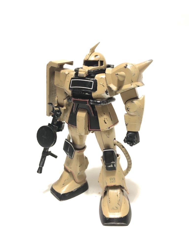 ななめ
 
頭部を少し後方で接続
 
平手の指を切った貼ったして握り手に
 
足首の外側のダボを切断して稼働域広げて足裏が接地するようにしました。