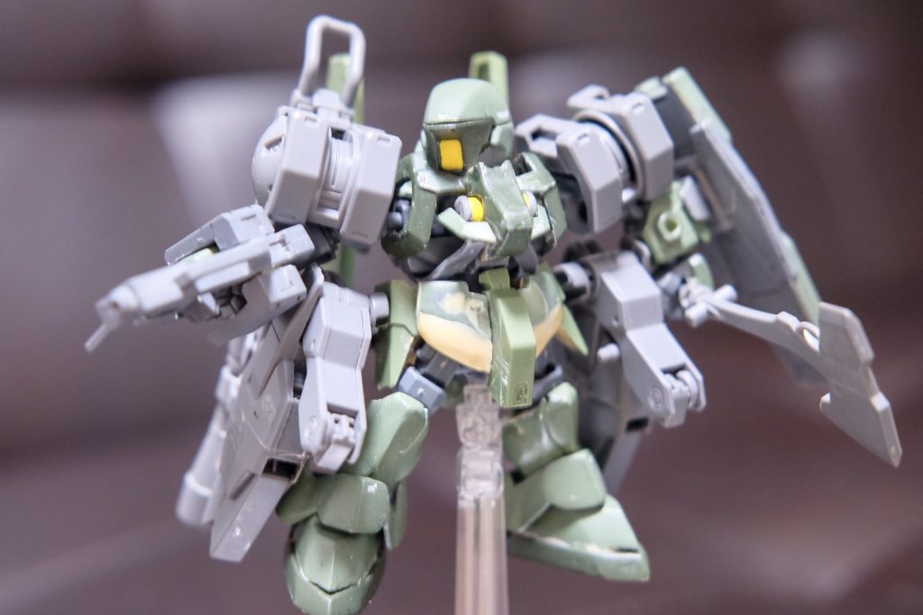 腰部を改修したことによる影響でフロントアーマーの位置が上がったので、合わせて延長。