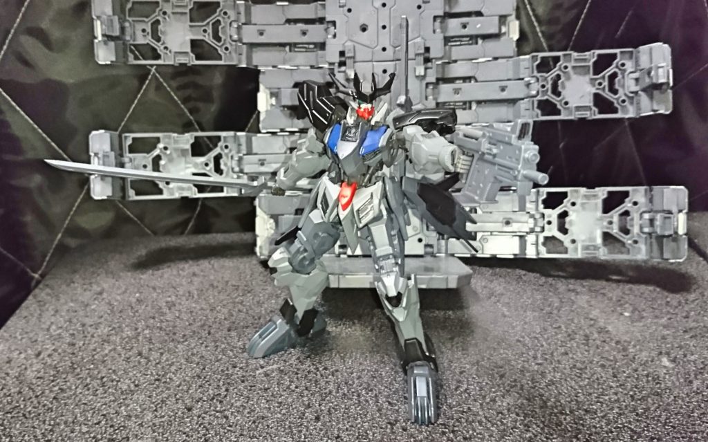 武刃鎚
タケハヅチ…本来は建葉鎚命、織物の神とされるがとある星の神を征服、封印した、なぜ織物の神が星の神を誅することが出来たのか、実は建(武)葉(刃)鎚となり武神であった
織物の中に星を編み込んで星の神を封印してしまったなどと諸説ある
武神としての願いを込めてこの名を与えられた神をも征服する力を願って