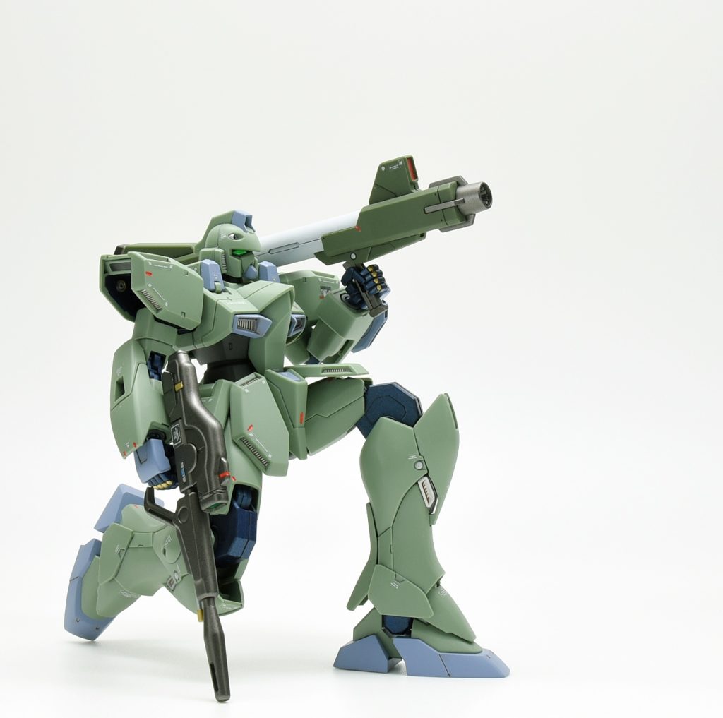 ビーム・バズーカは中央部分をホワイトにしてみました。武器にもレッドポイントを少し追加。