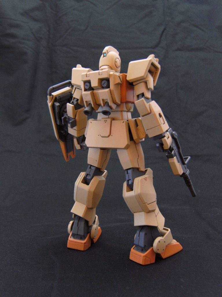 リアビュー。
バーニアの基部はボールジョイント化しているので、多少動きます。