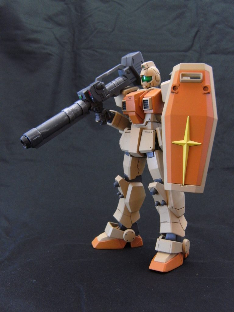 十字シールド装備でMS IGLOOに登場する機体を再現。
レールガンは砲口側面のスリット開口したプチ改造。