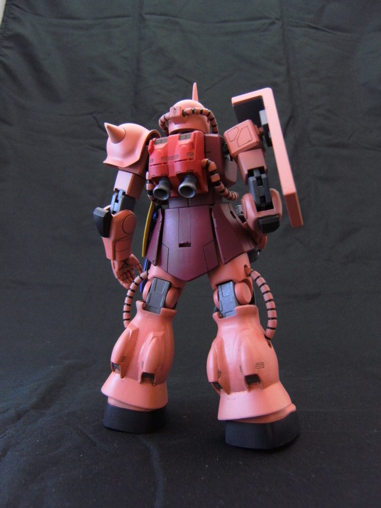 オプション③。
「通常の3倍」という代名詞を具現化(?)するため、FG版シャアザクのバックパックとスラスターを移植した脚部を用意しました。