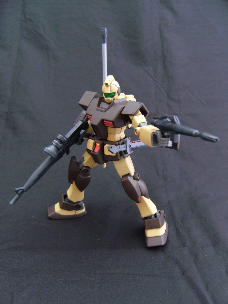 フル装備。
もはや重力下の近接戦闘を想定したMSではないよーな(笑)