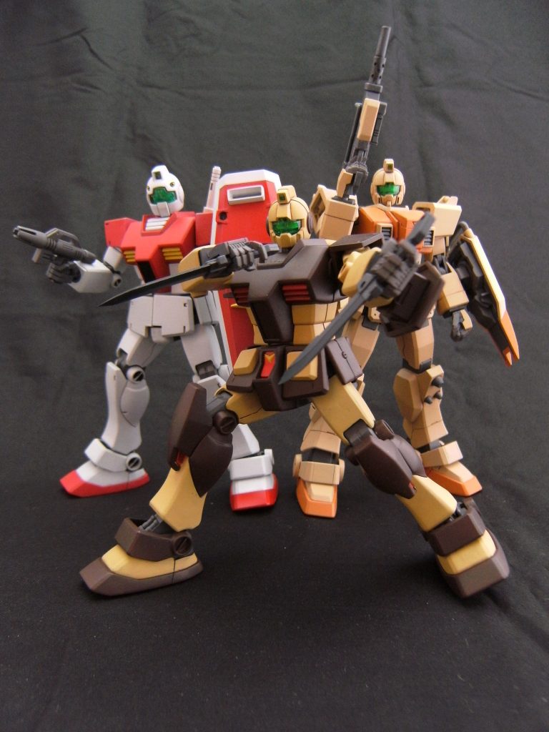 [005]ジムと[021]陸戦型ジムとの3ショット。