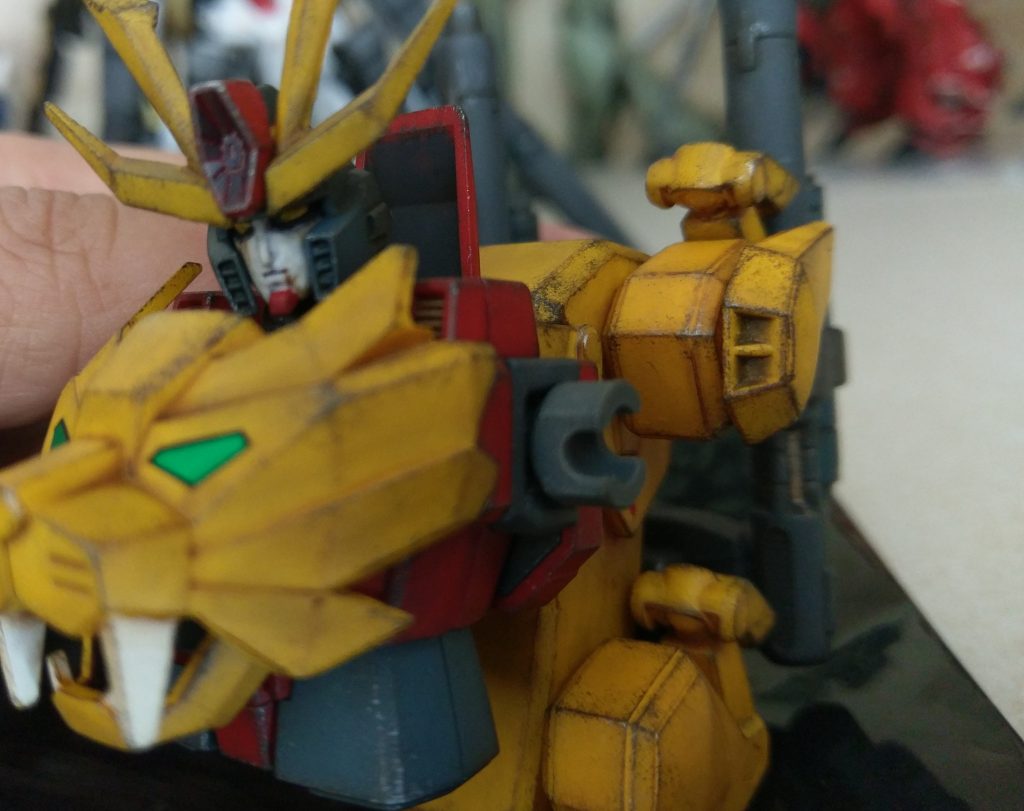 肩の接続関節をノーネイムライフル付属の球体関節の中に入れ替えています。