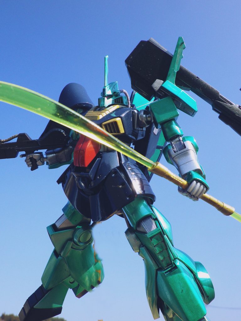 ＨＧＵＣ版ディジェは外ロケで撮影しました。メタリック＋クリアー塗装が青空に映えます。