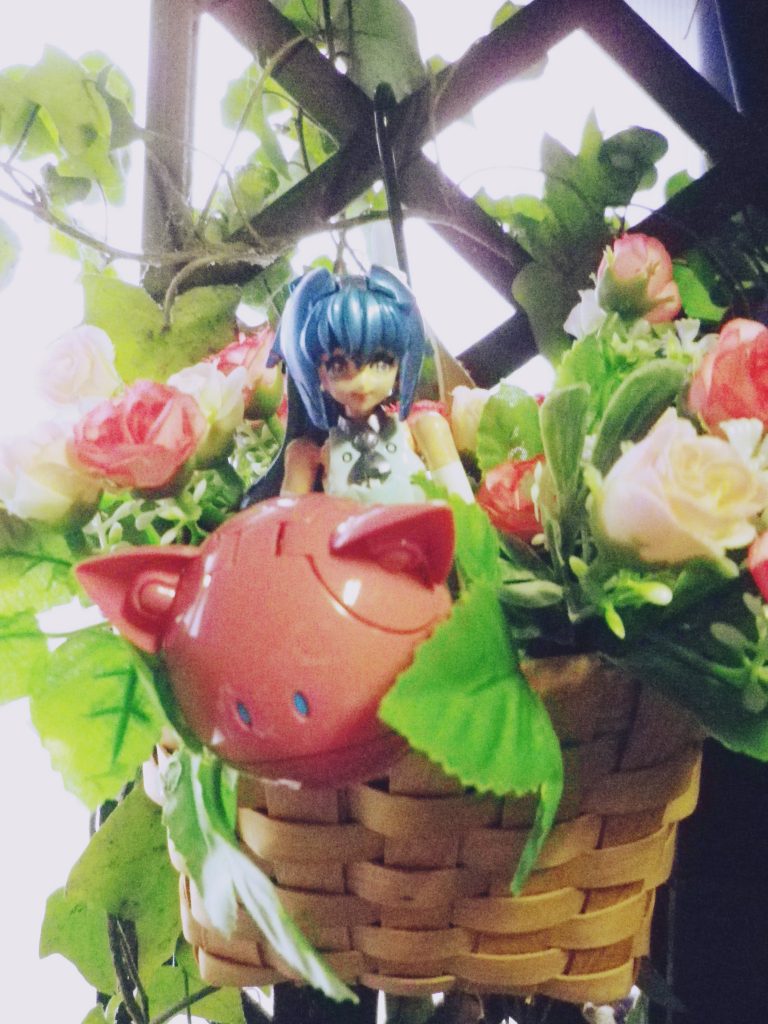 モビルドール・サラちゃんは1/１なのでそれに準じた飾り台を１００均アイテムで製作してみました。