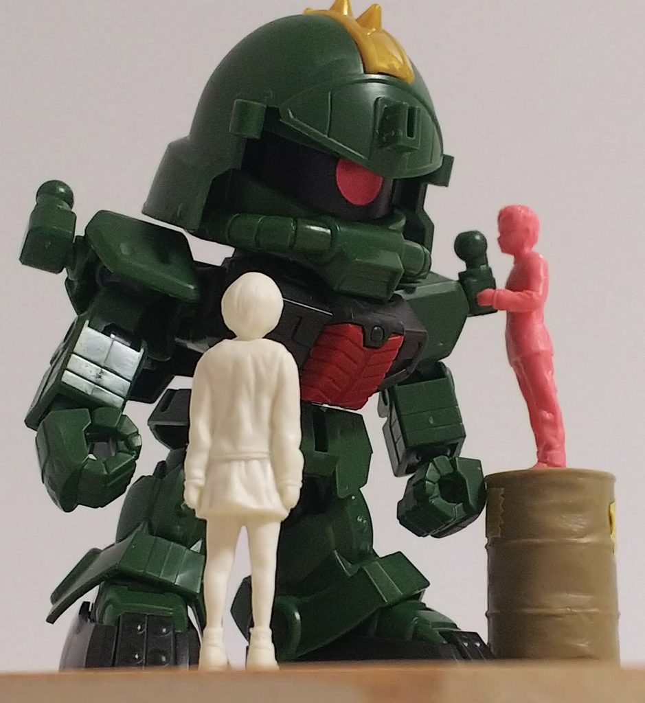 メカトロウィーゴ1/35に付属の子供たちと、1/35タミヤのミニチュアプラモ。