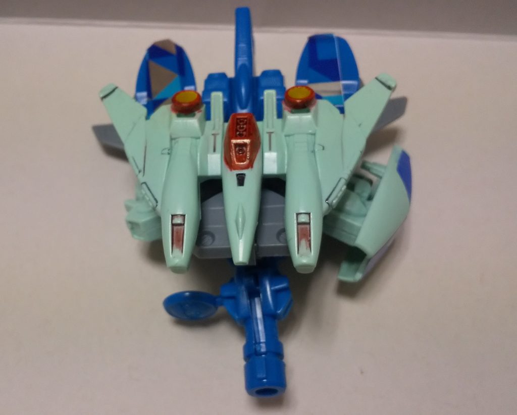 塗装を修正しました。
結局、接続棒を自作して、バズーカありにしました。
シールドは横に移動です。