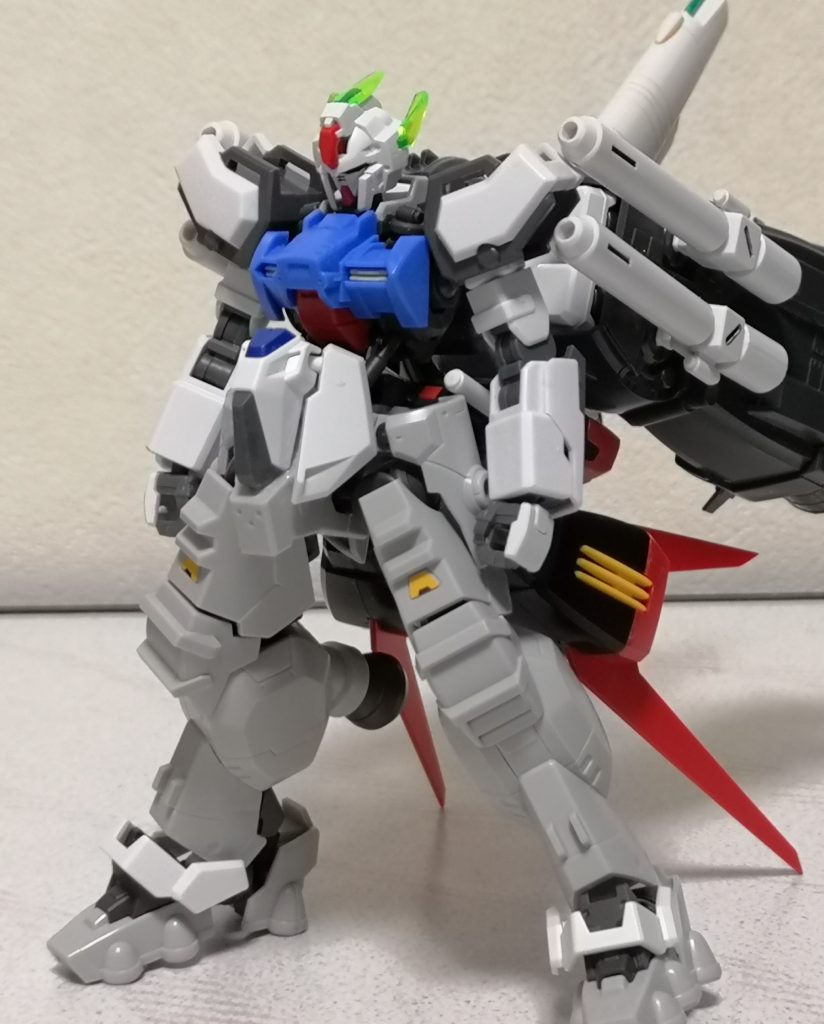 製作を始めたばかりの頃
このときはストライクガンダムの改造機となる予定だったので、後ろに大型のストライカーがついていたりしますね……