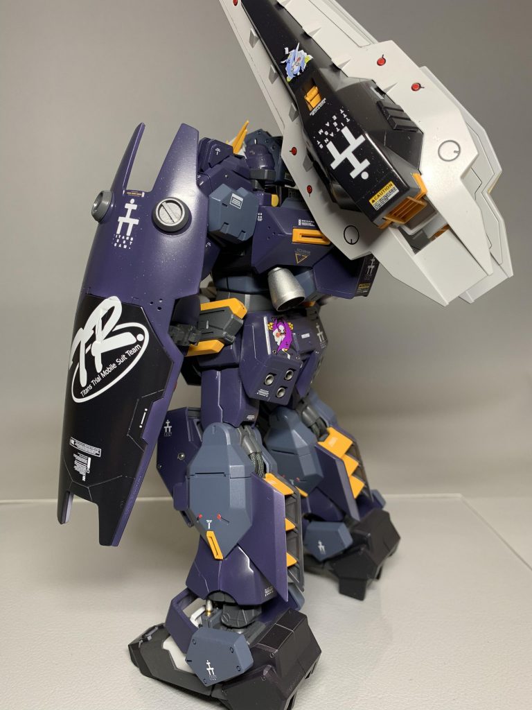 デカールを3種類使って単調にならない様にしています