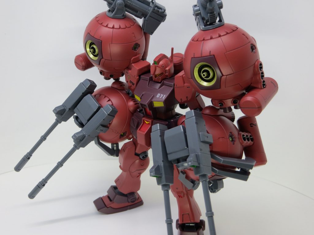 可動域は干渉し合って、設計ミスかな？と思うほど狭いです(笑)