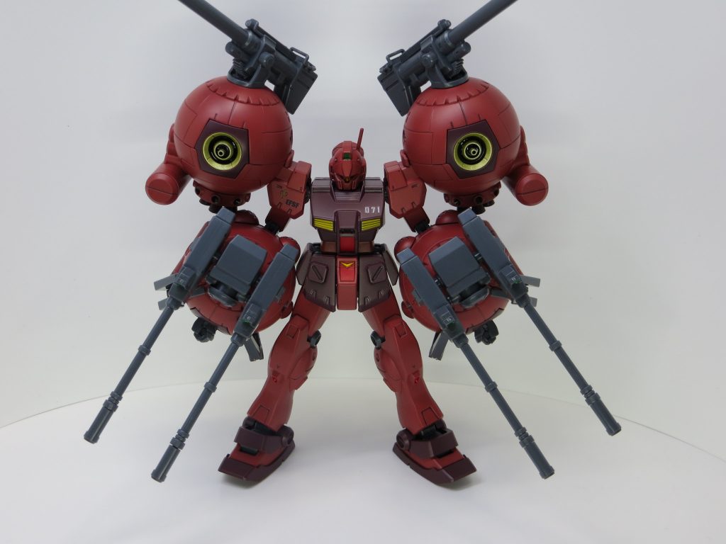 前。両肩のボールは粒子砲という事にしてみました。