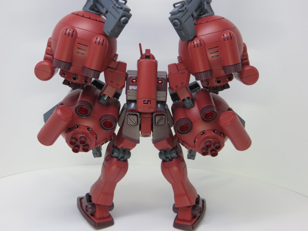 後ろ。背中が寂しいのでタンク的な何かを背負わせました。各ボールにも１個ずつ付いてます。