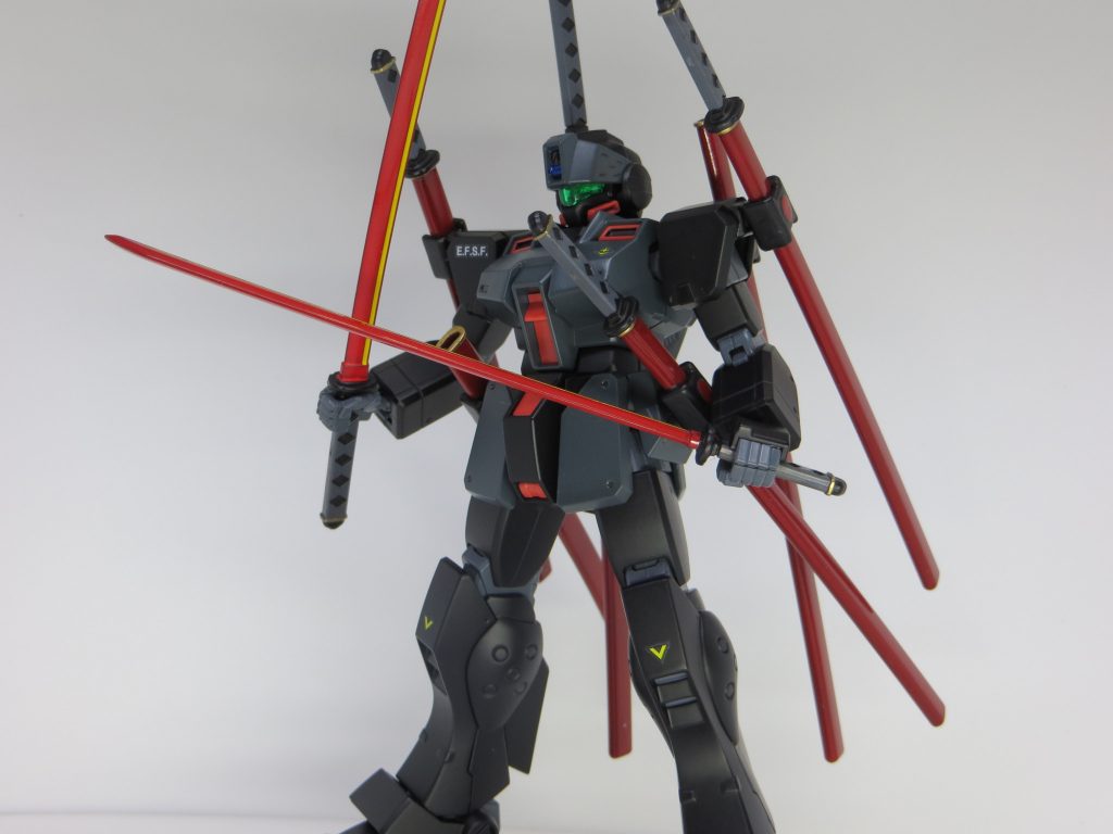 パーツの差し替えで刀を抜けます。