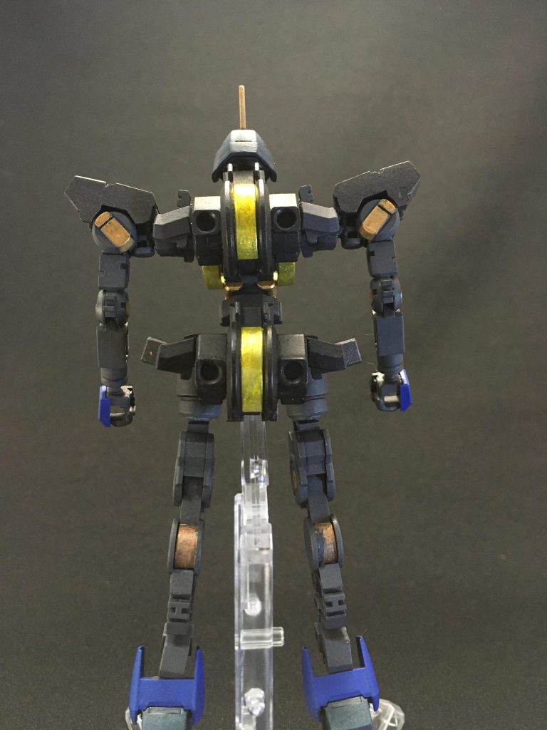 アーマーオフ状態のバックショット。ツインリアクターになります。