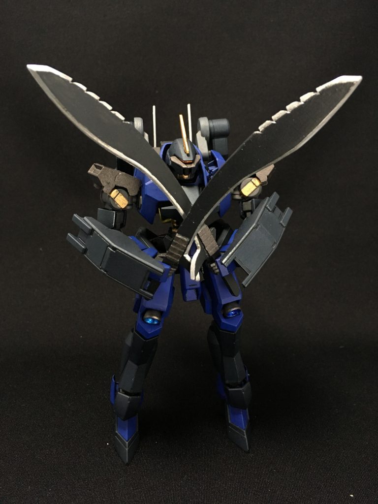 アサルトブレードを構えてポージング。