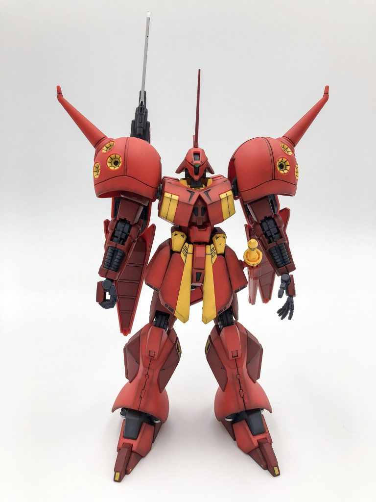 正面から。ボンキュッボンでかなりグラマラス。