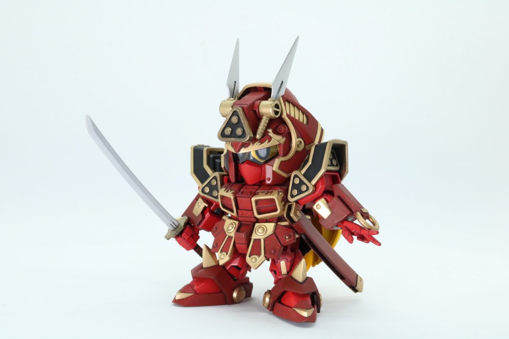 通常時の姿。
大筒やタイヤは、紅武者とは別人ということで外しましたが、鎧は受け継がれてきたものとして使用しています。
赤の明暗は下地を変えただけで、赤自体は同じ赤を使用し、つや消しで仕上げてあります。