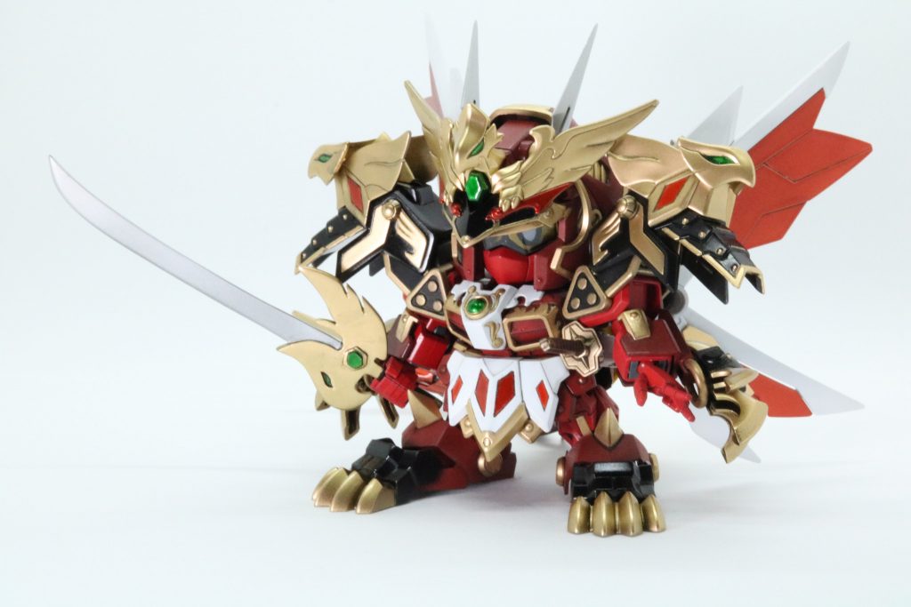 天来変幻!
龍馬凰の鎧装着状態。
全体的なサイズを見た時に、身の丈ほどの大刀を持たせたかったのですが、手元に無かったのでプラ板で作りました。
龍馬凰の鎧及び刀は光沢にて仕上げ。あえて本体と仕上げを変えました。