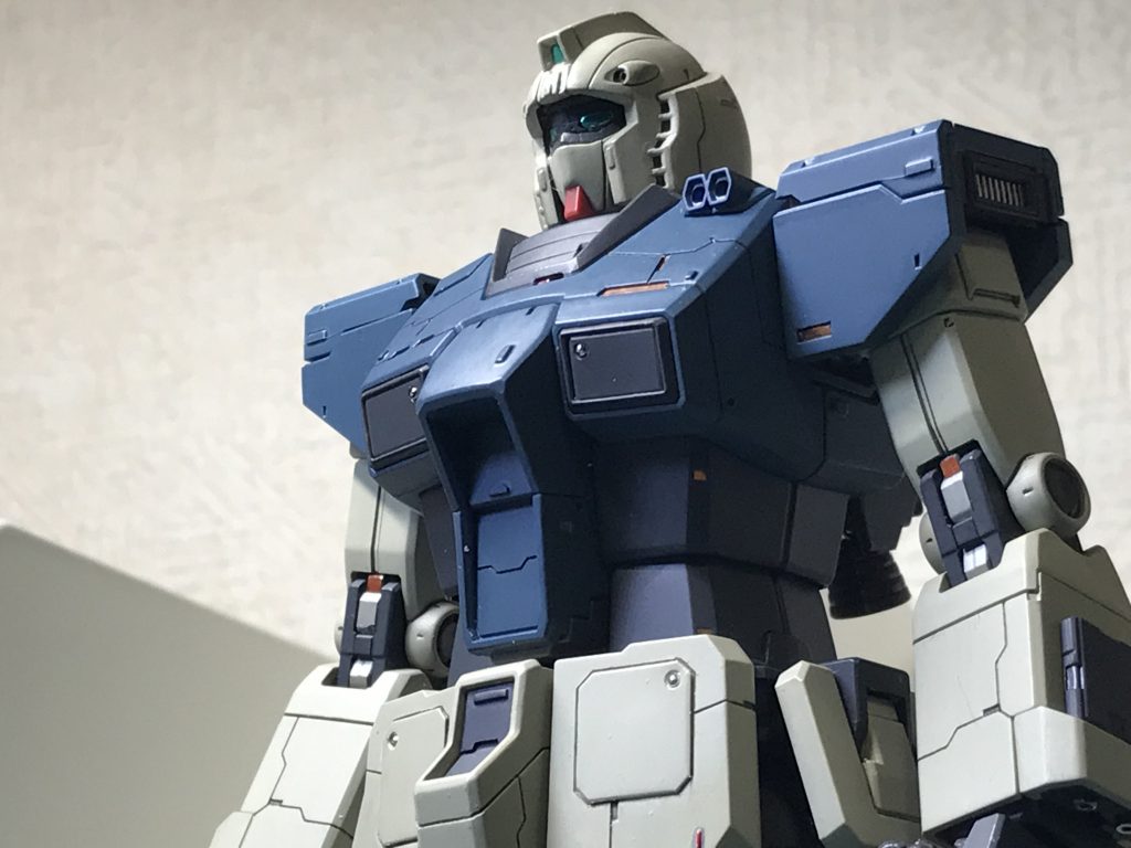 V字アンテナとヒサシも、これまたガンダム要素なのでマイナスさせてます。