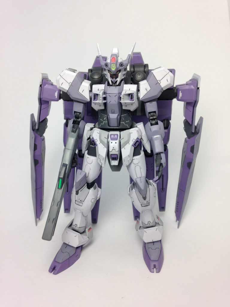 正面からショットです。スジボリ追加の他に塗り分けを増やして、ディテール密度を上げました。