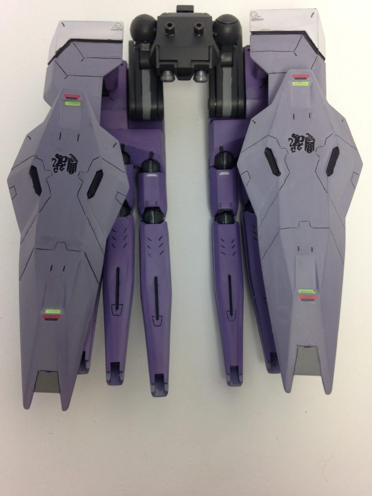 ビックアーム 側面のショットです。
親指部のデカールは、余っていた、鉄血のオルフェンズの物を使いました。