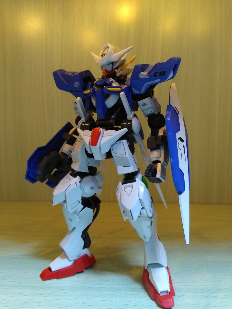 木星で見つかったこのガンダムフレームは近くで機能停止していたモビルアーマーとの戦いで傷ついていており手持ちの外装パーツでは十分に修理することが出来なかったため本来の外装に1部モビルアーマー