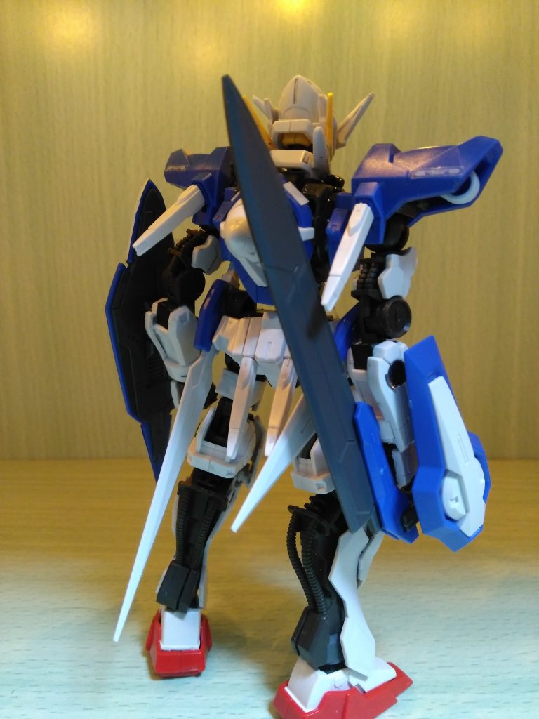 背部にはエイハブリアクターではない謎の半永久動力源が着いておりこの動力源を使ってモビルアーマーは動いていたらしい、これを「GUNDAM NUCLEUS DRIVE」（ガンダムの中核のドライヴ）略してGNドライブと言うこのGNドライブから出る粒子のことをGN粒子という。