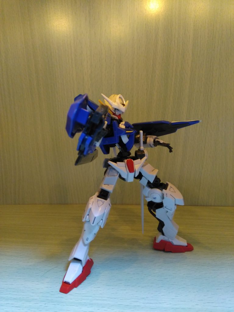 またこの武器は可変式でライフルモードにすることが出来る、本来ならGNドライブからの粒子供給でビームを撃つことが出来るが本機は実弾兵器に変更されている。