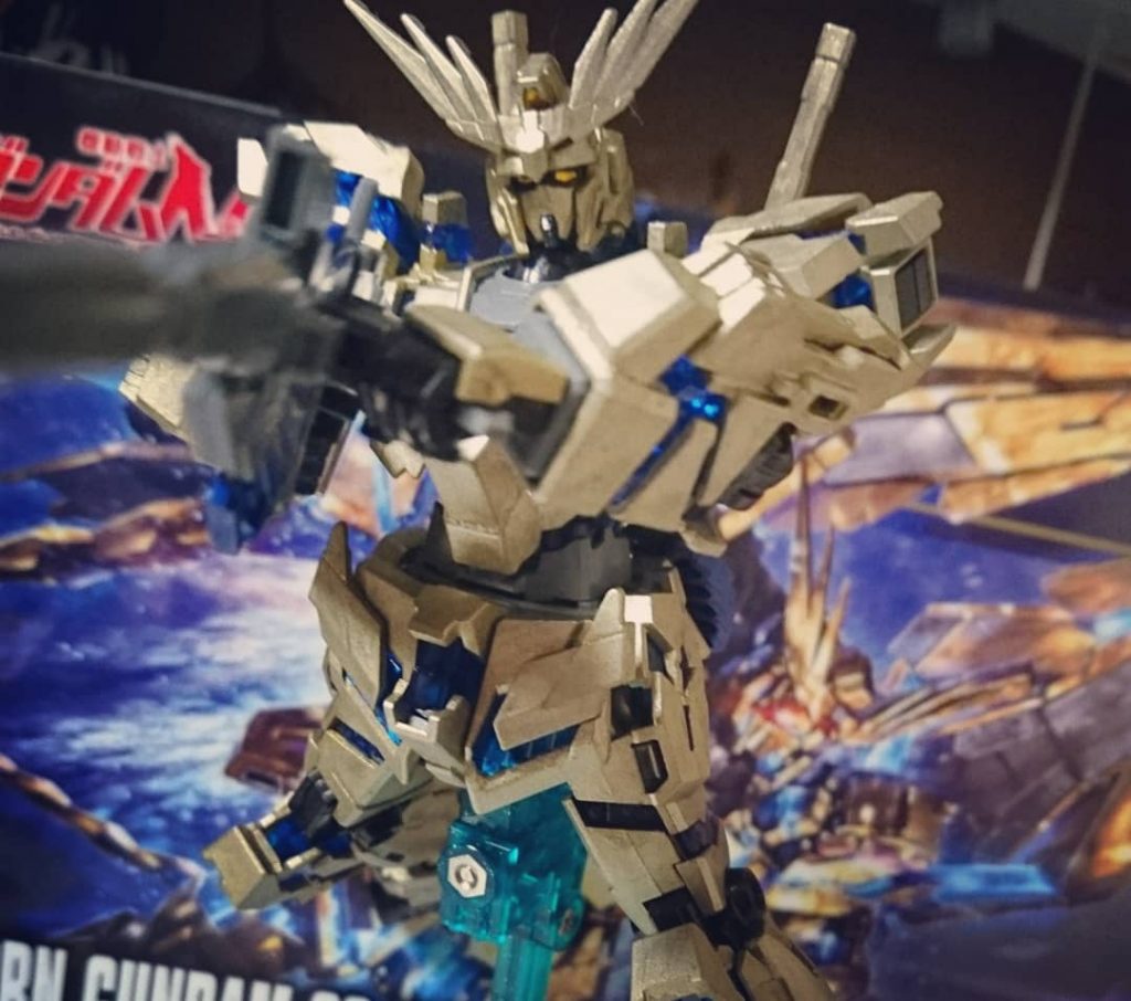 ビームマグナム両手持ちで